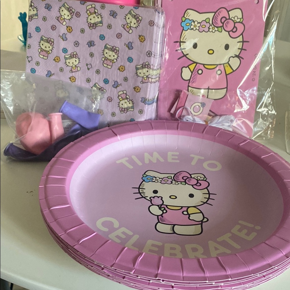 Hello Kitty Pink and Purple Party Tableware Set